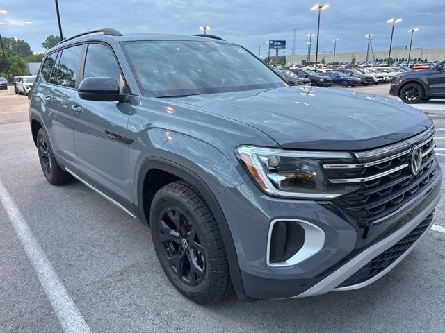 2024 Volkswagen Atlas 2.0T Atlas Peak Edt SE w/Tech 4MOTION's photo