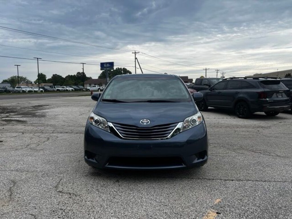 Used 2015 Toyota Sienna LE Minivan/Van