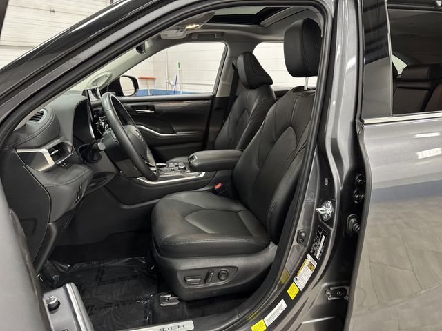 2024 Toyota Highlander Limited photo 3