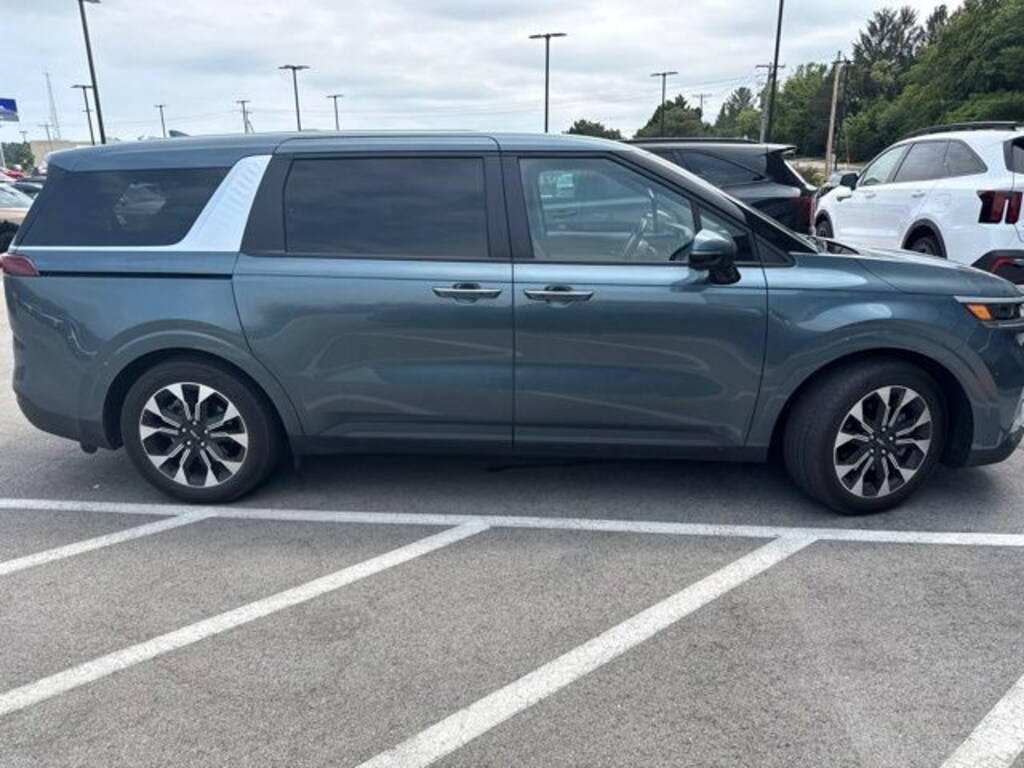Certified 2024 Kia Carnival EX Minivan/Van