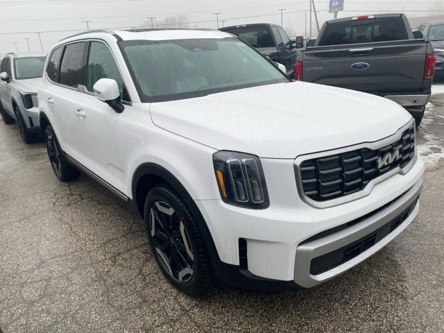 2025 Kia Telluride S's photo