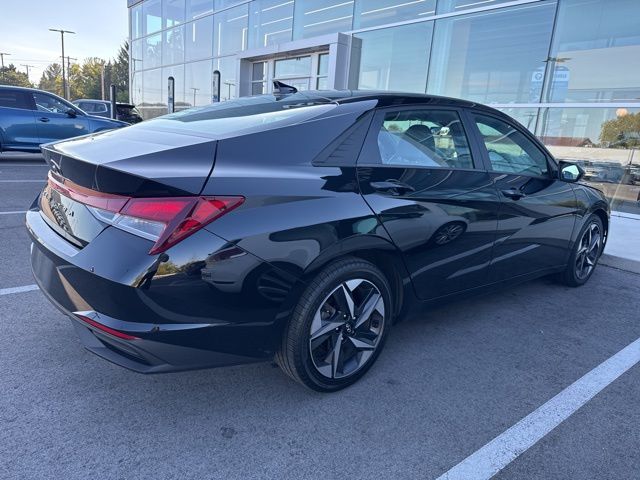 2023 Hyundai Elantra SEL Convenience photo 4
