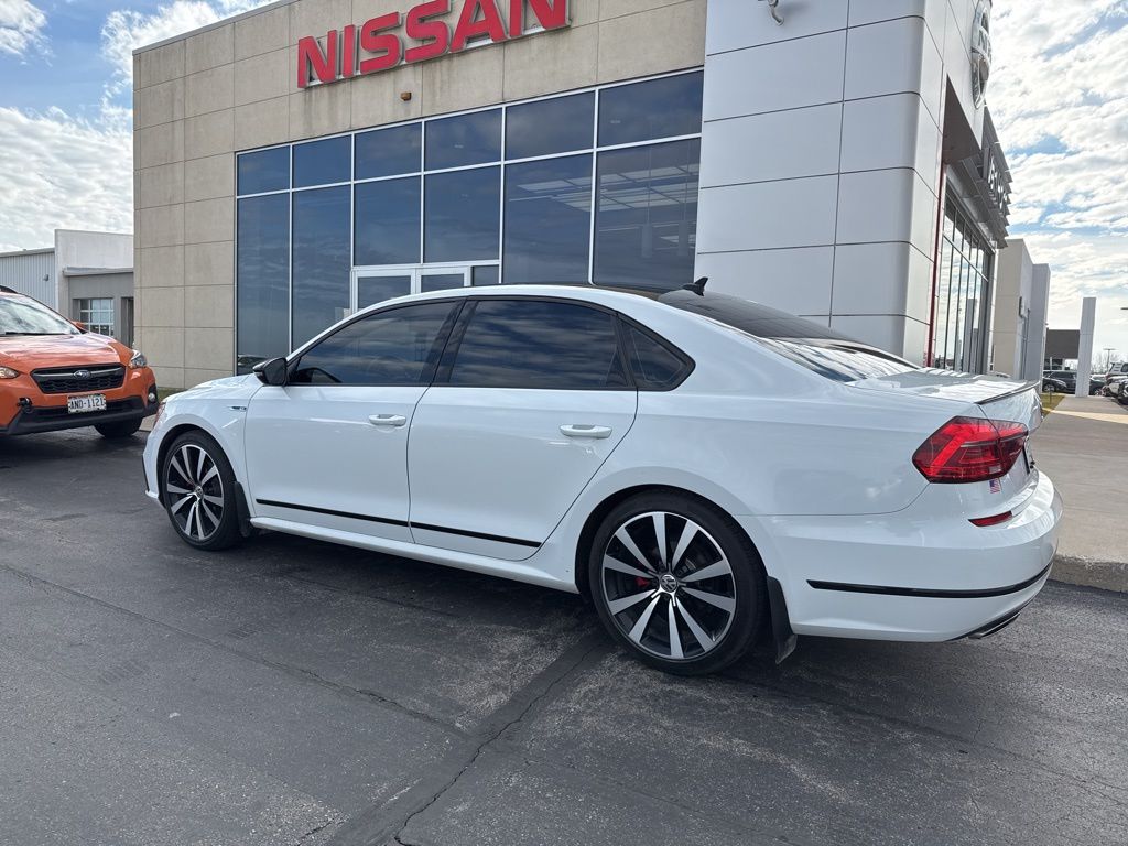 2018 Volkswagen Passat 3.6L GT photo 3