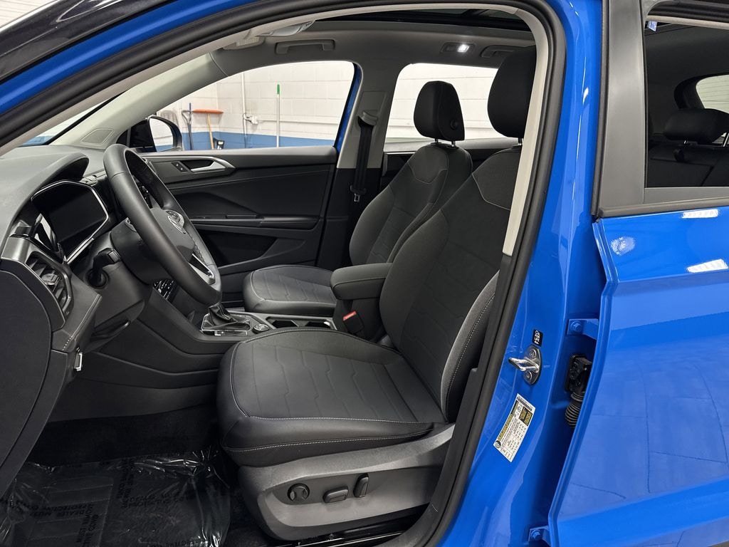 Used 2025 Volkswagen Taos 1.5T SE Black SUV