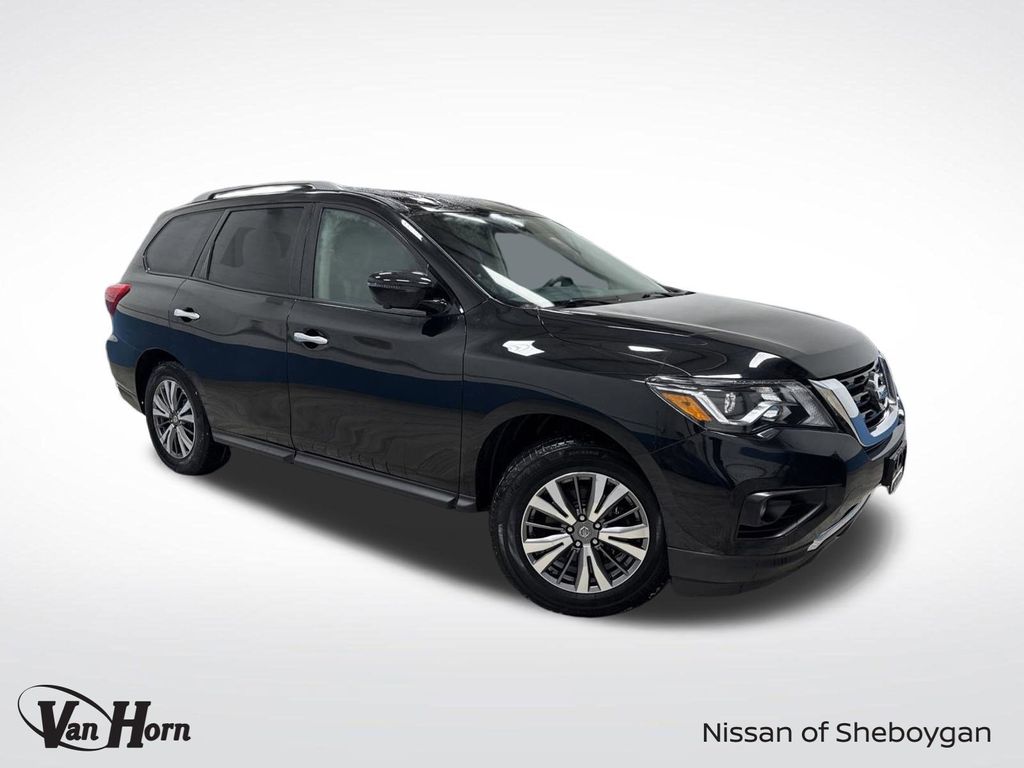 2020 Nissan Pathfinder SL's photo