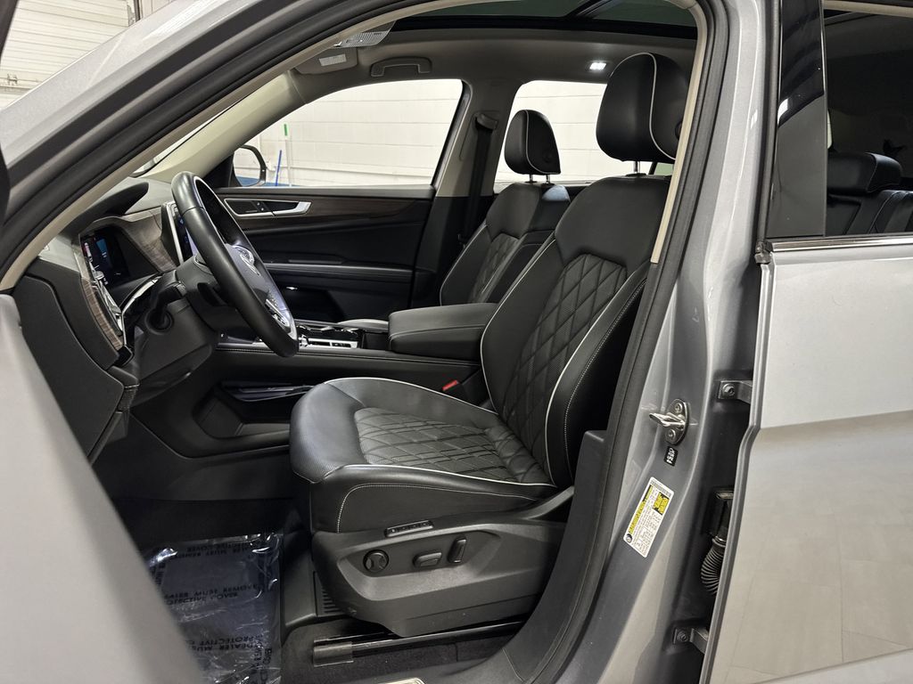 2024 Volkswagen Atlas SEL Premium R-Line photo 3