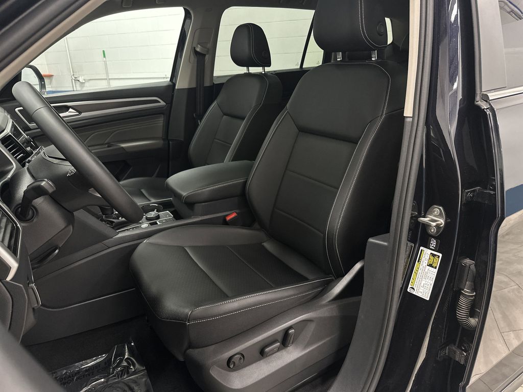 2023 Volkswagen Atlas SE Technology photo 3