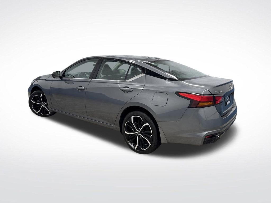 Used 2025 Nissan Altima SR Sedan