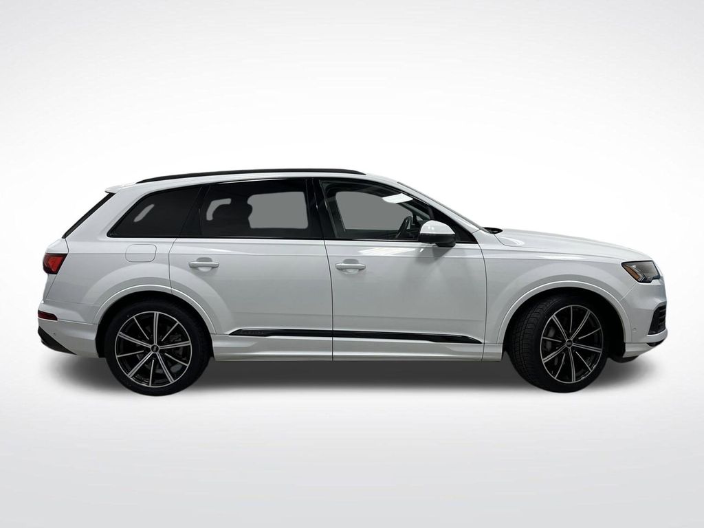 2022 Audi Q7 55 Premium photo 2