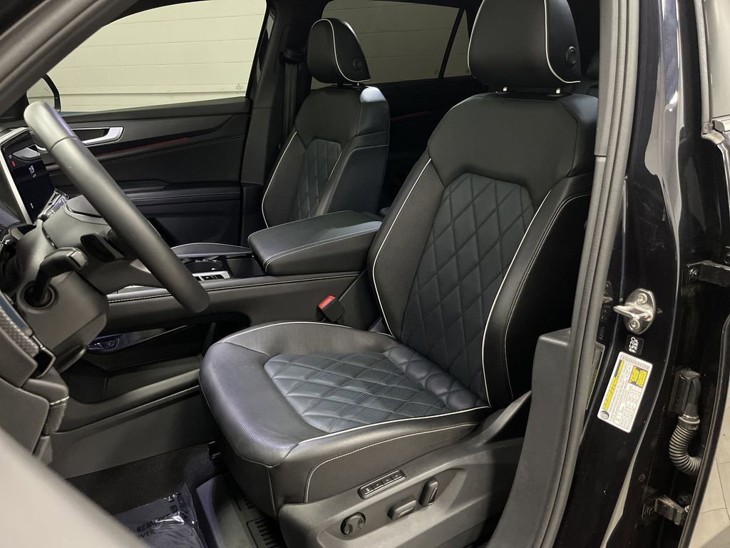 2024 Volkswagen Atlas Cross Sport SEL Premium R-Line photo 3