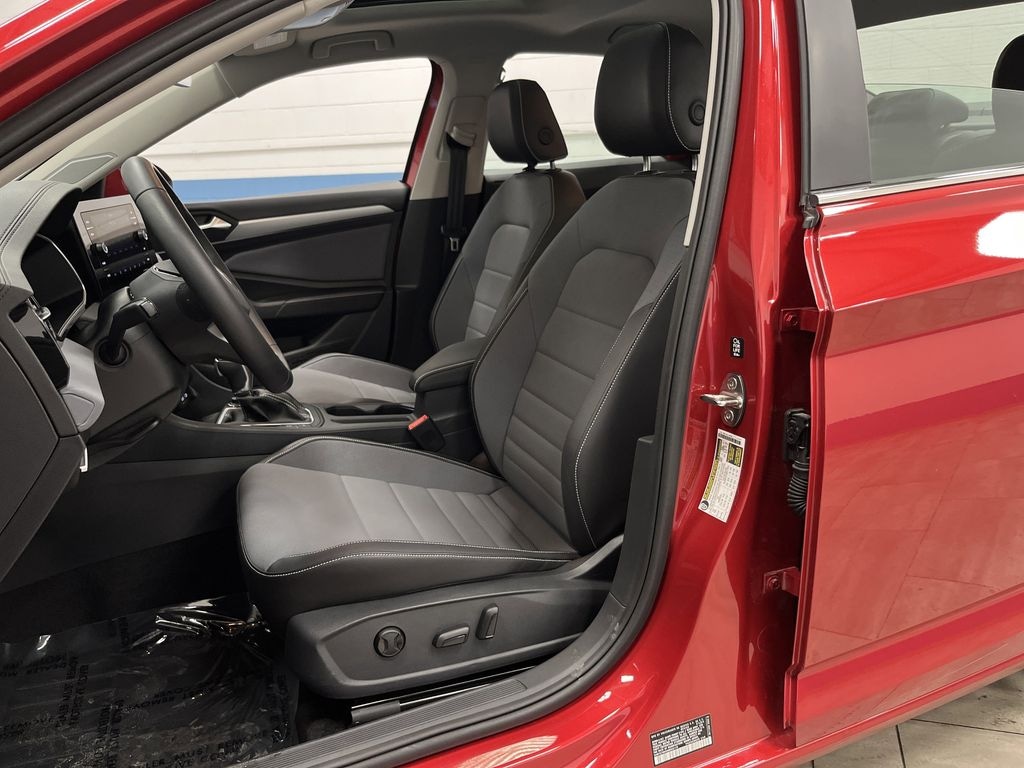 Used 2025 Volkswagen Jetta 1.5T SE Sedan