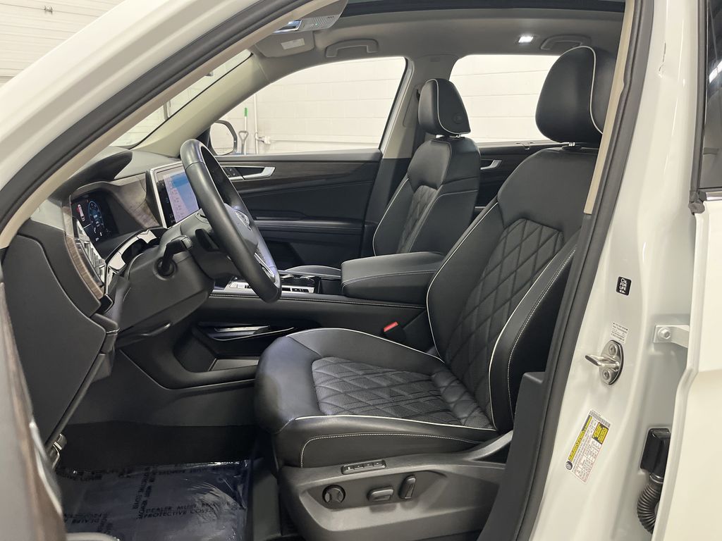 2024 Volkswagen Atlas SEL Premium R-Line photo 4
