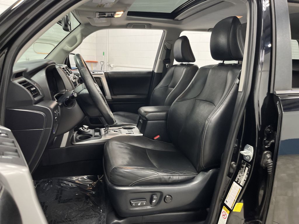 2015 Toyota 4Runner SR5 Premium photo 4