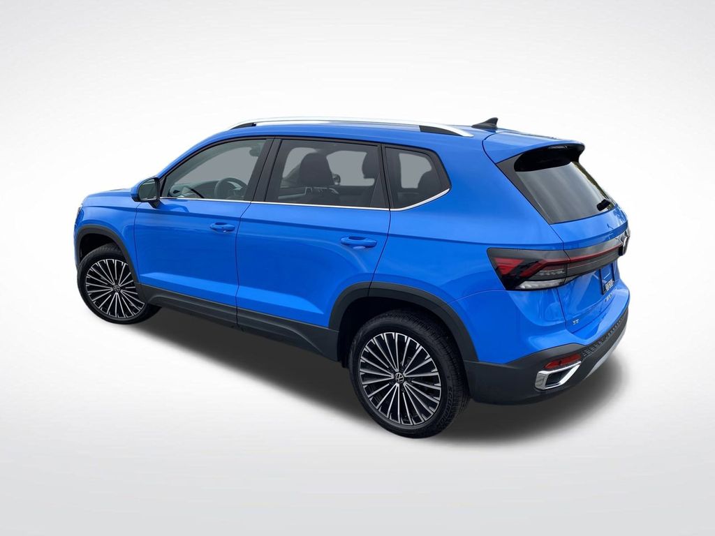 2025 Volkswagen Taos SE photo 3