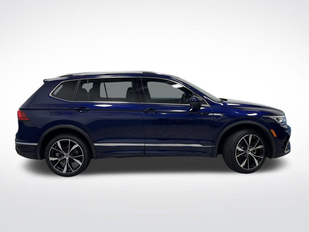 2022 Volkswagen Tiguan SEL Premium R-Line photo 2