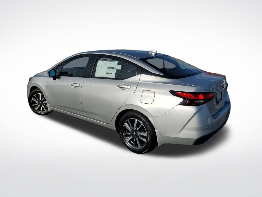 2025 Nissan Versa 1.6 SV photo 3