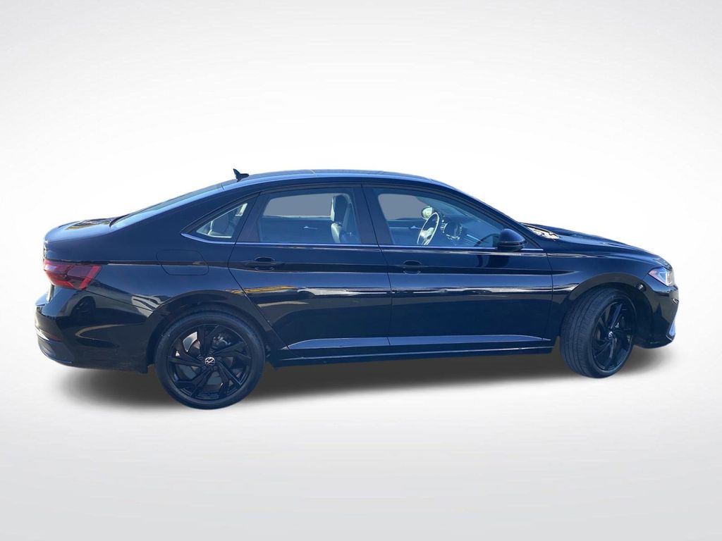 2025 Volkswagen Jetta 1.5T SE photo 2