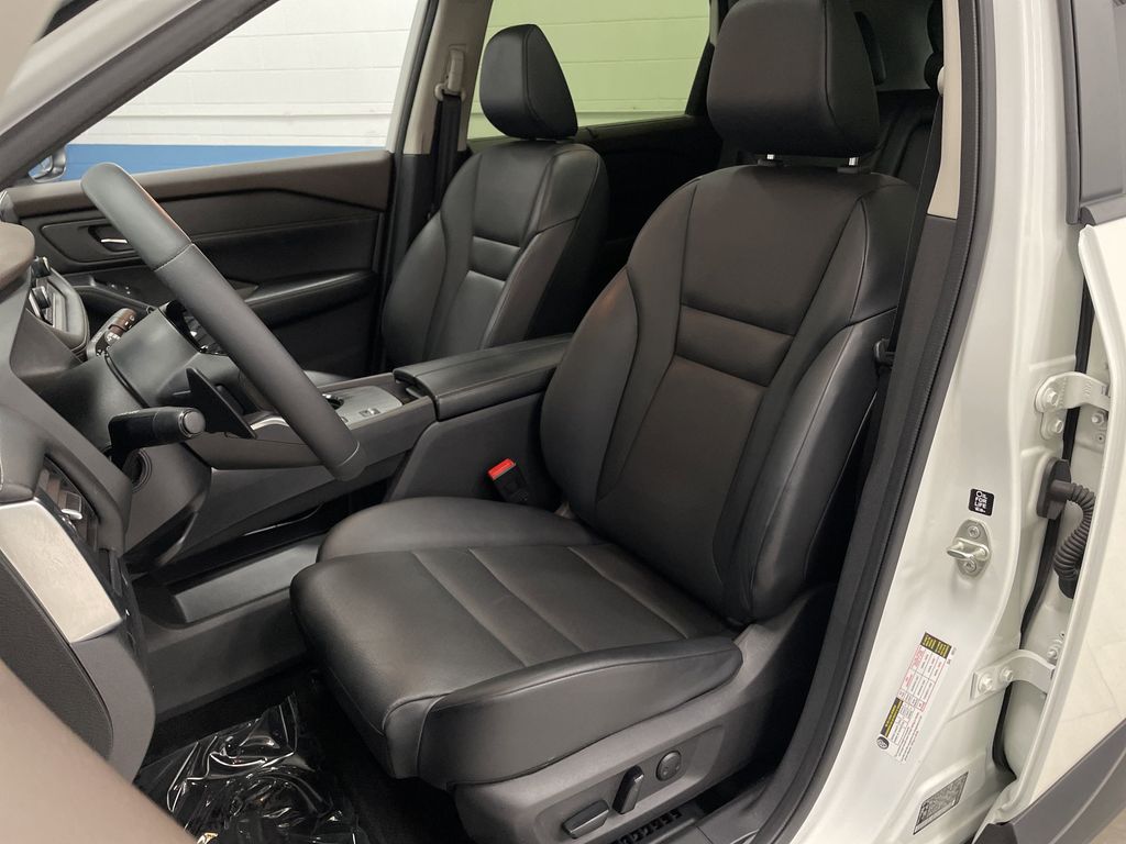 2023 Nissan Rogue SV photo 4