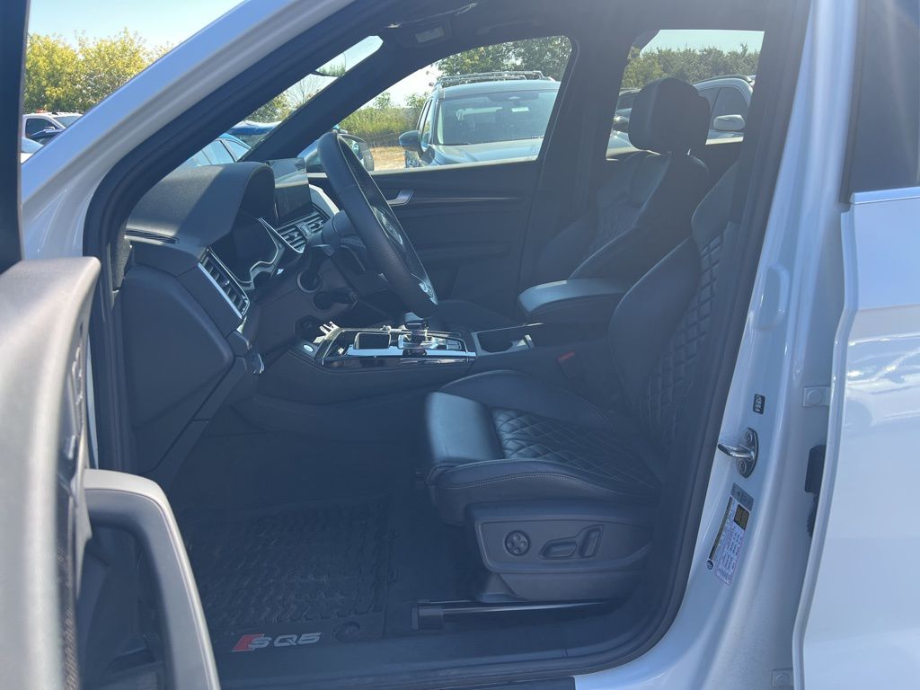2023 Audi SQ5 Premium Plus photo 2