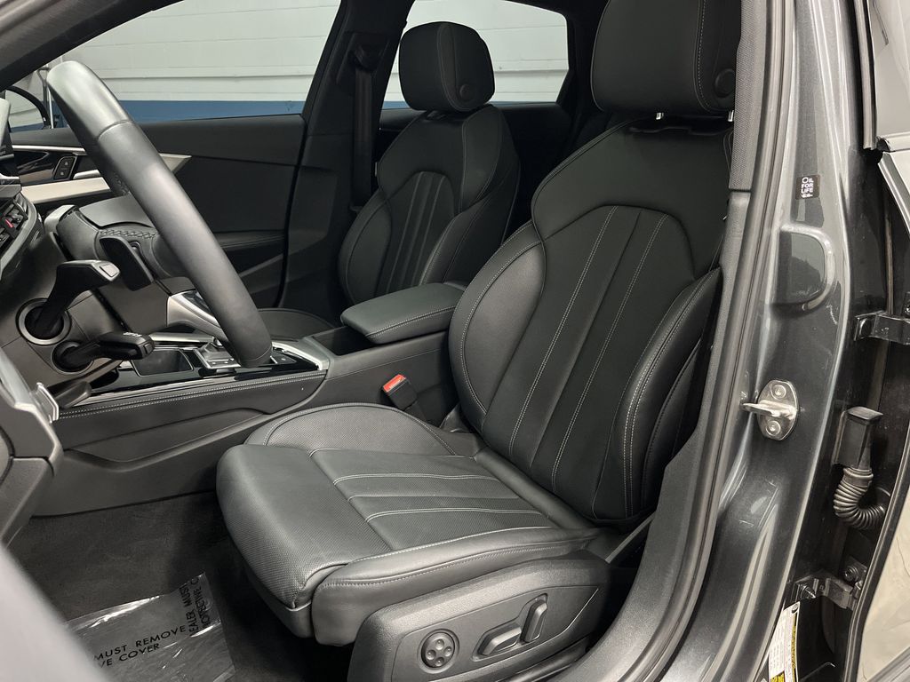 2024 Audi A4 45 S line Premium photo 4