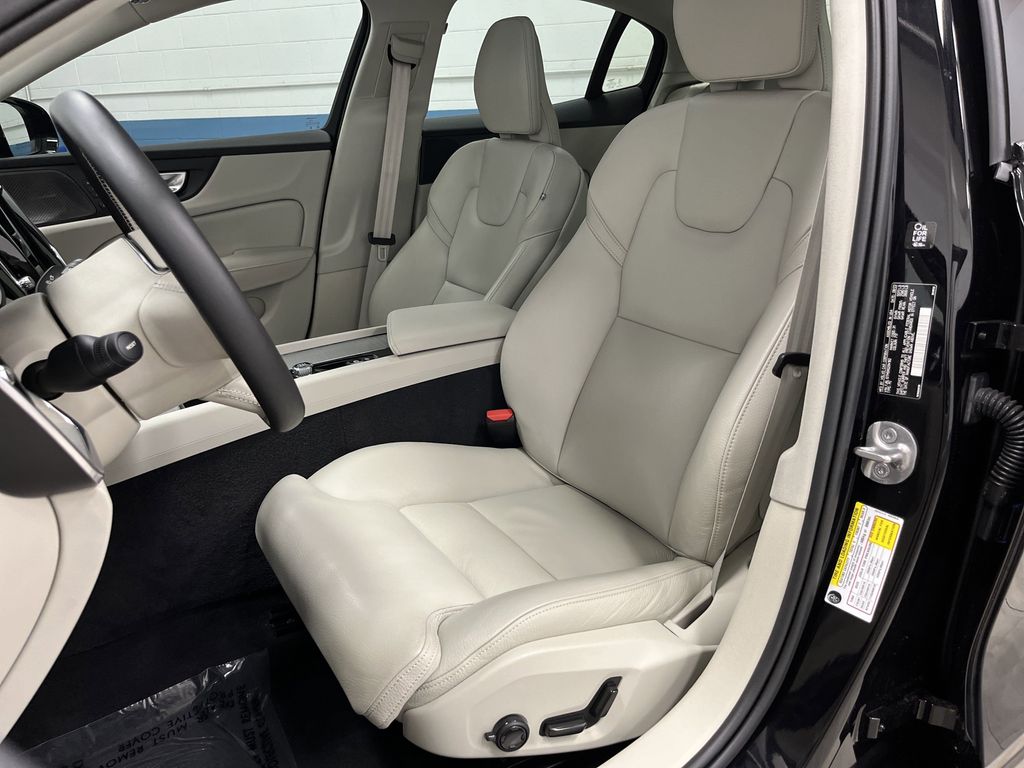 2024 Volvo S60 B5 Ultimate photo 2