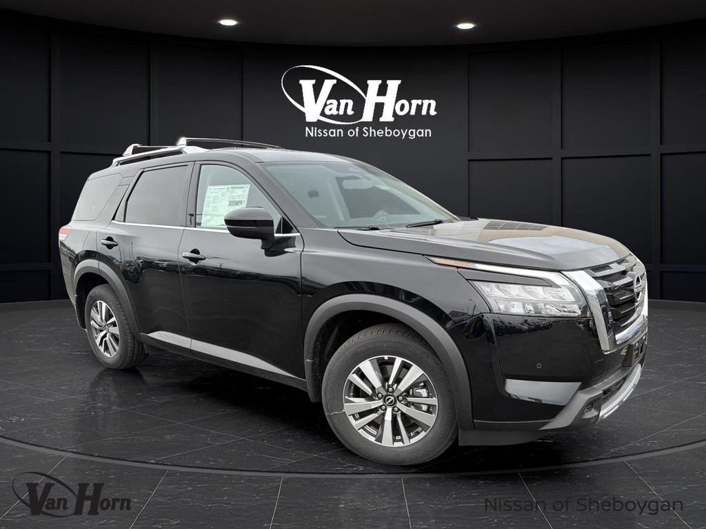 2025 Nissan Pathfinder SL's photo