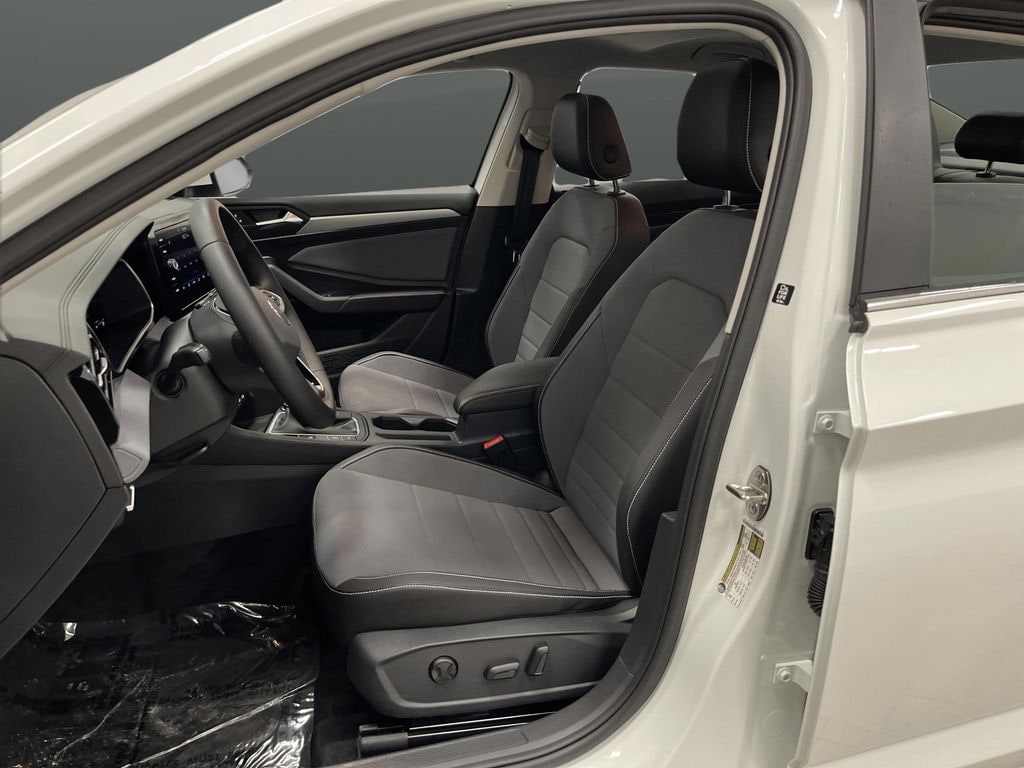 Used 2025 Volkswagen Jetta 1.5T SE Sedan