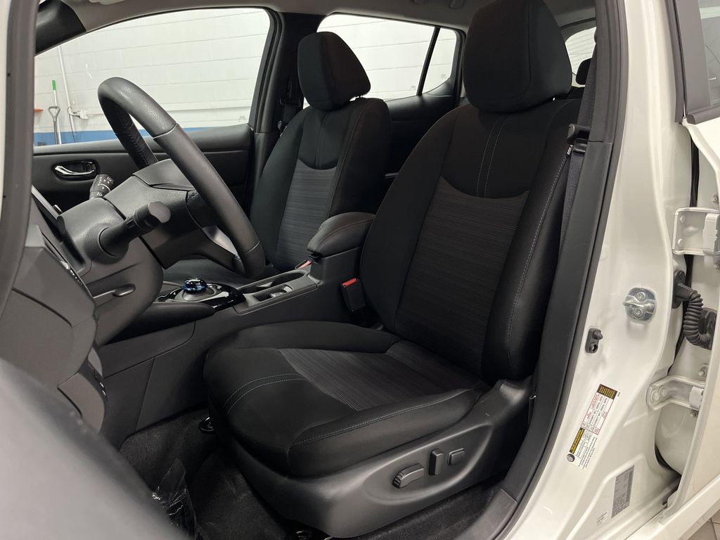 2025 Nissan Leaf SV Plus photo 4