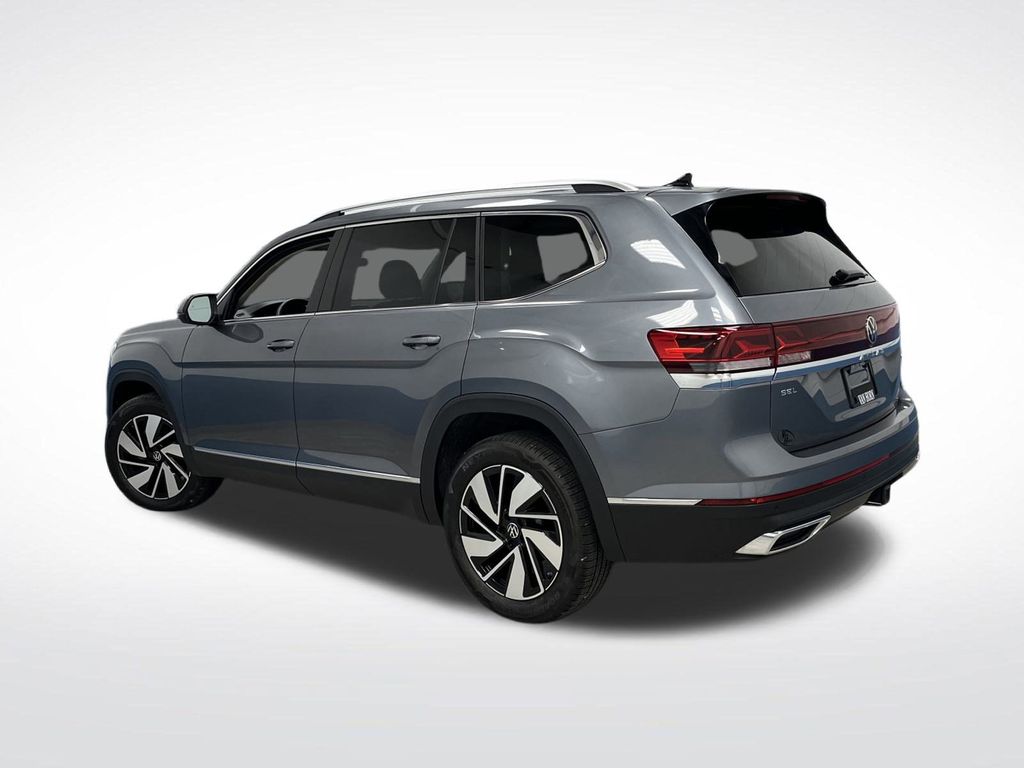 2024 Volkswagen Atlas SEL photo 3