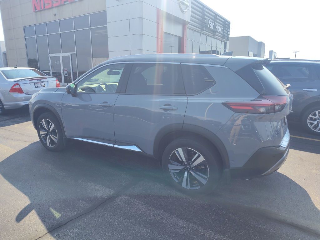 2023 Nissan Rogue SL photo 2