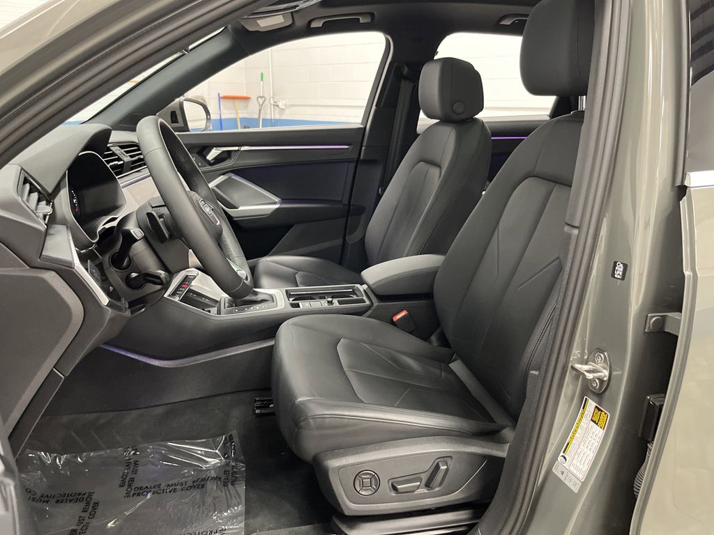 2024 Audi Q3 45 TFSI S line Premium photo 4