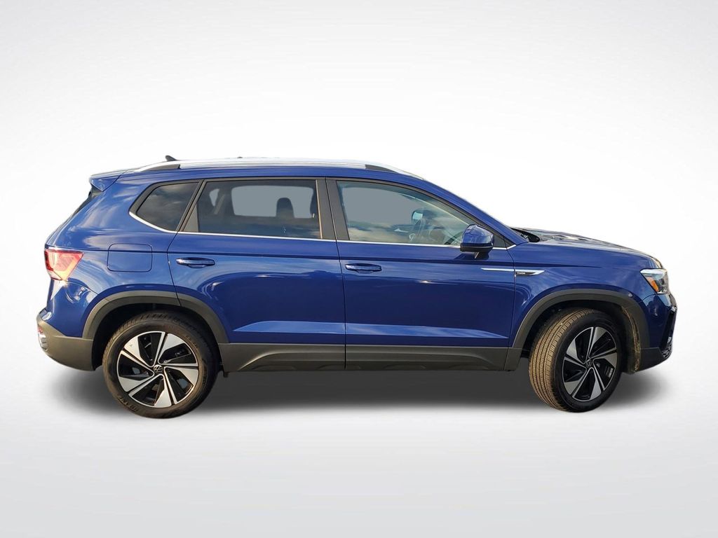 2024 Volkswagen Taos SE photo 2