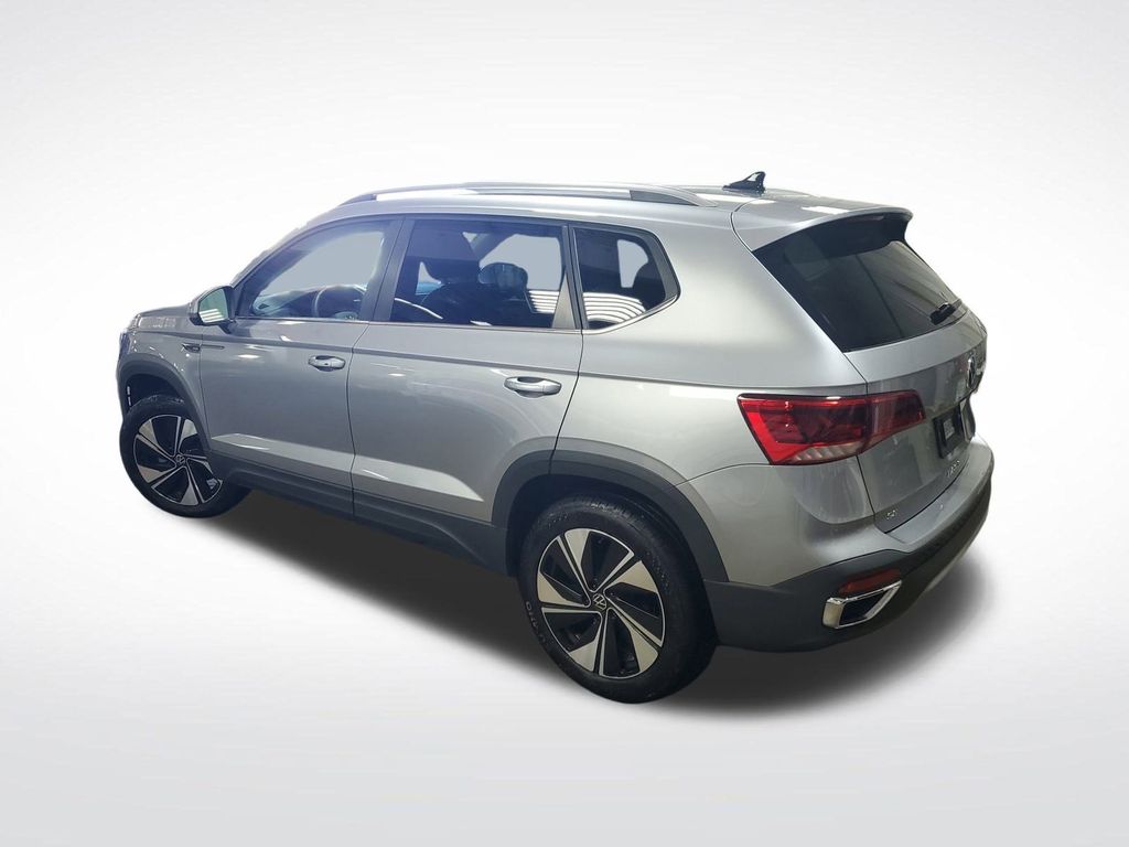 2024 Volkswagen Taos SE photo 2