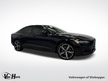 2024 Volvo S60 B5 Ultimate Dark Sedan