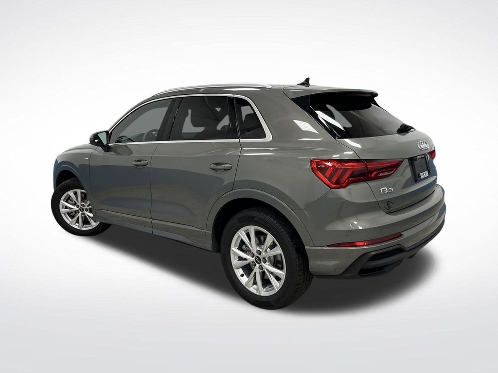 2024 Audi Q3 45 TFSI S line Premium photo 3