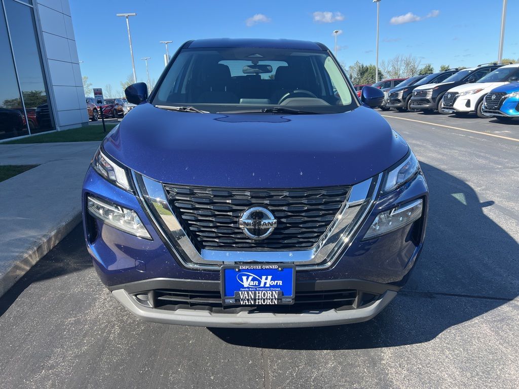 2021 Nissan Rogue SV photo 2