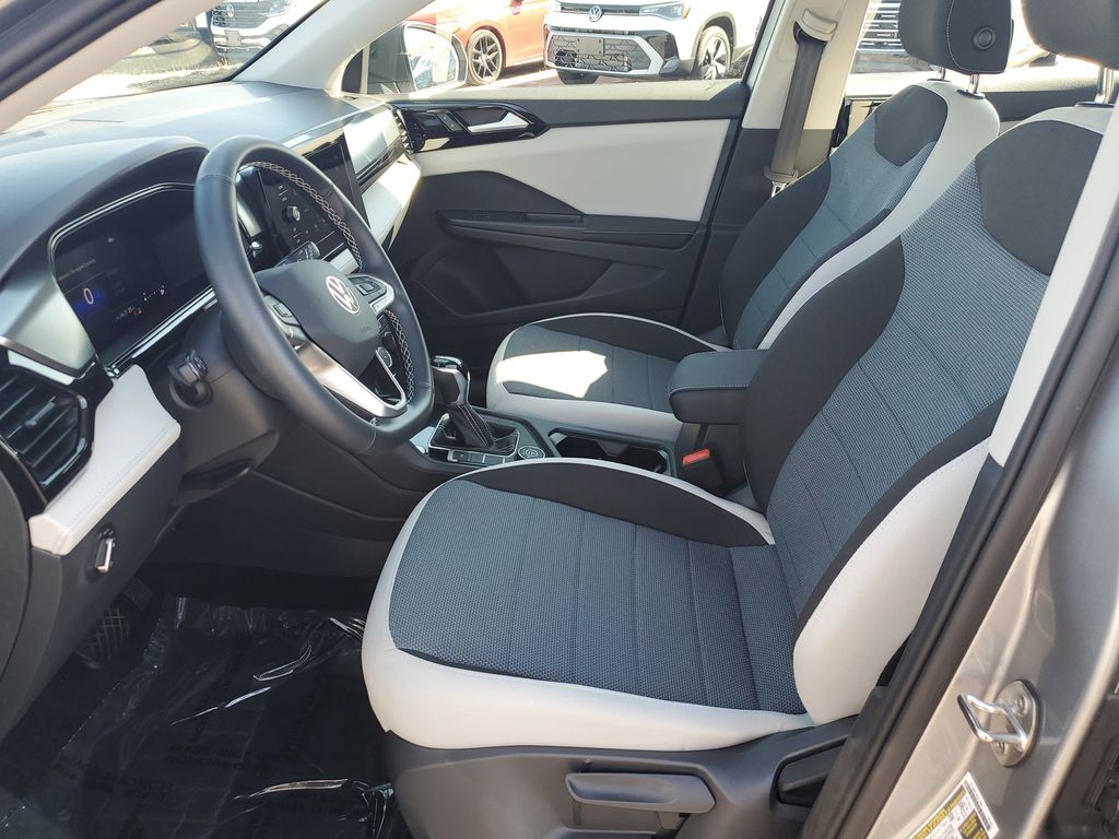 2025 Volkswagen Taos S photo 4