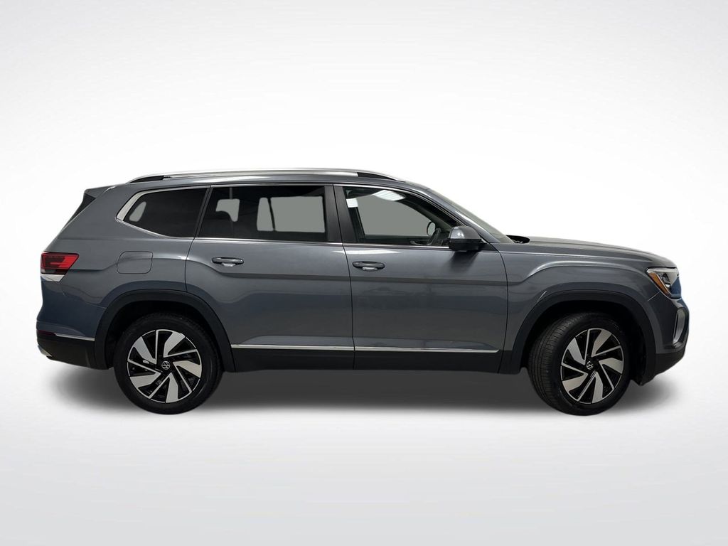 2024 Volkswagen Atlas SEL photo 2