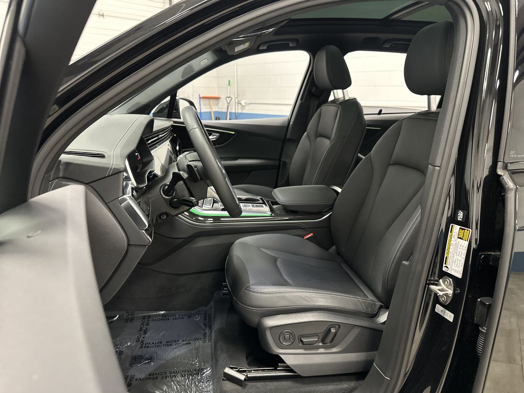 2025 Audi Q7 55 Premium photo 4