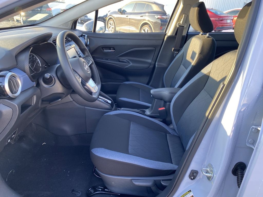 New 2025 Nissan Versa 1.6 SV Sedan