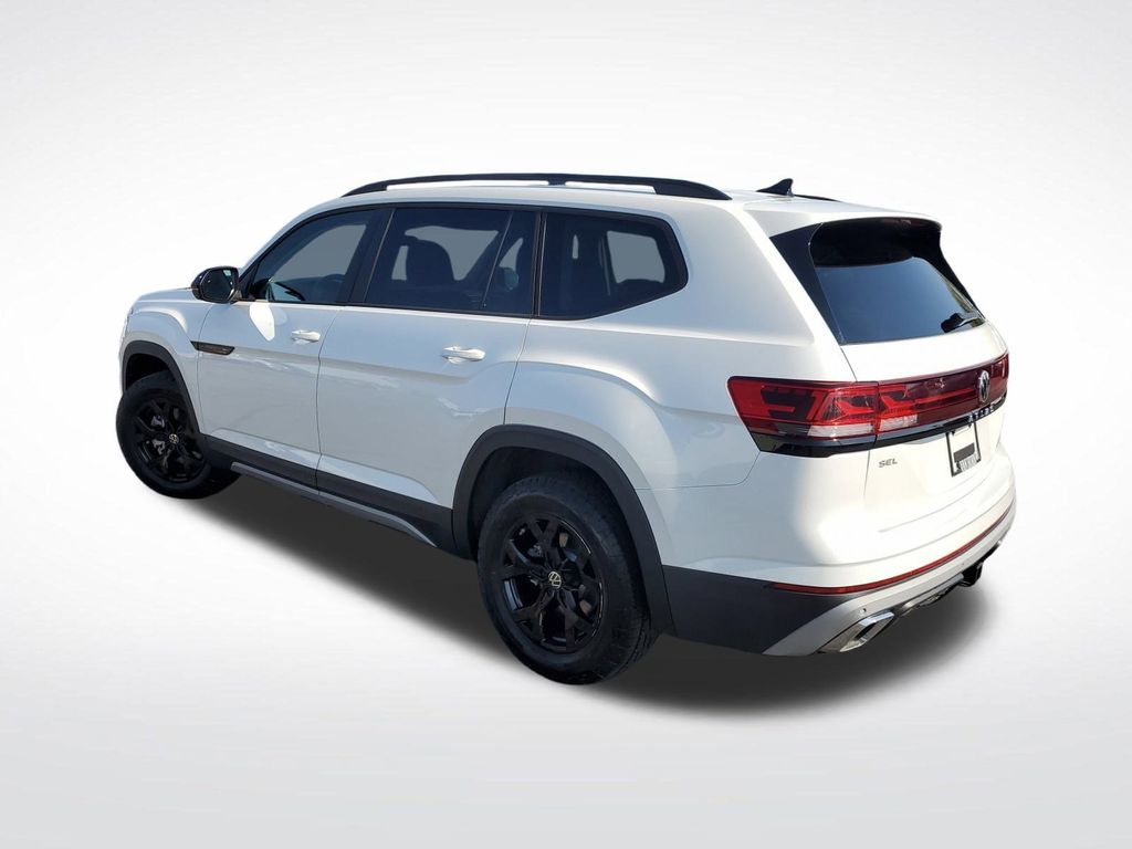 2024 Volkswagen Atlas Peak Edition SEL photo 3