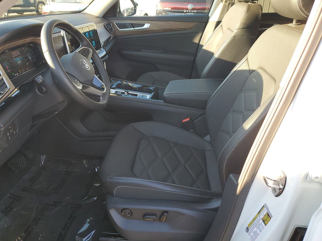 2024 Volkswagen Atlas SE Technology photo 3