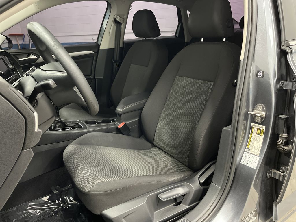 2021 Volkswagen Jetta 1.4T R-Line photo 3