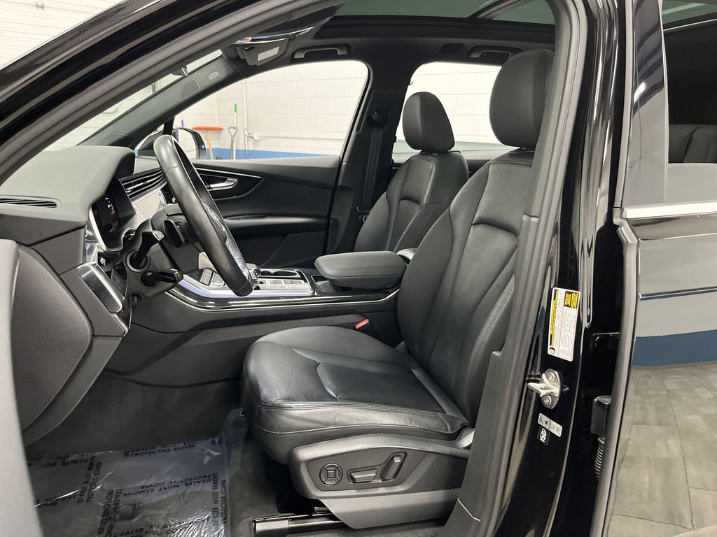 2021 Audi Q7 55 Premium photo 4