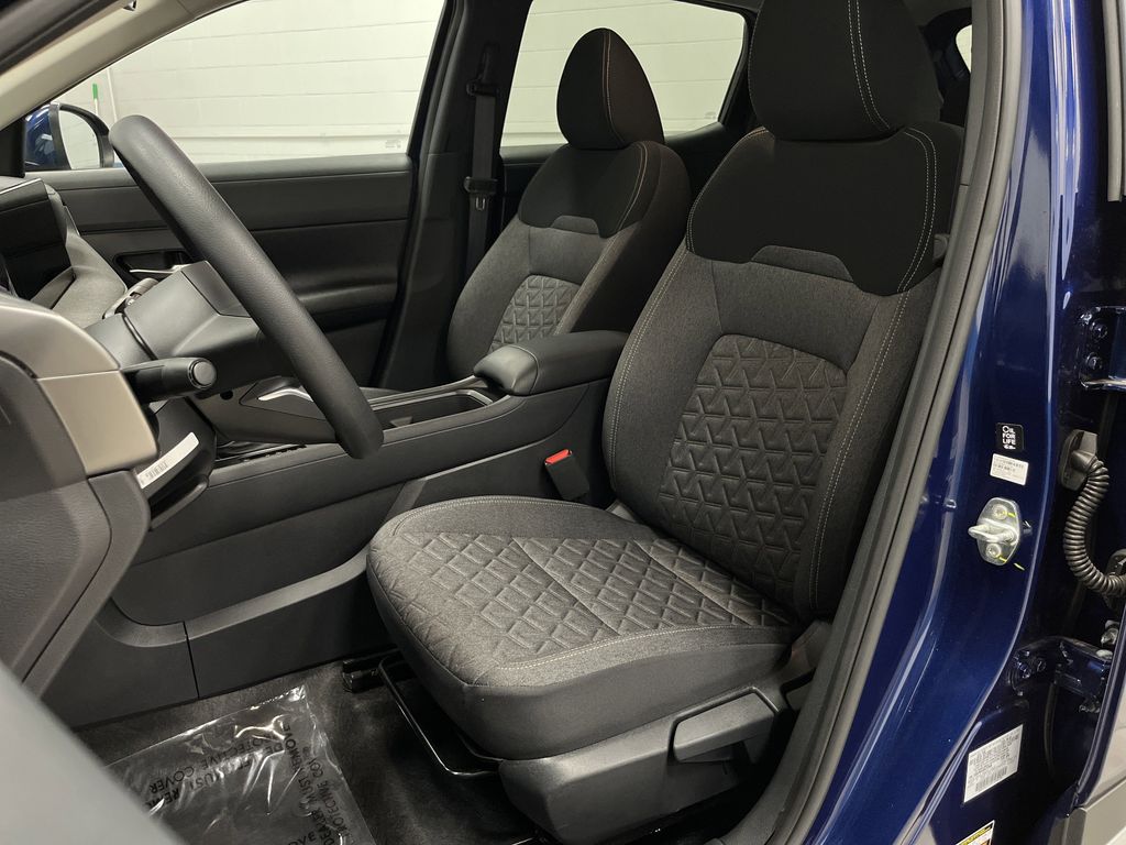 2025 Nissan Kicks SV photo 4