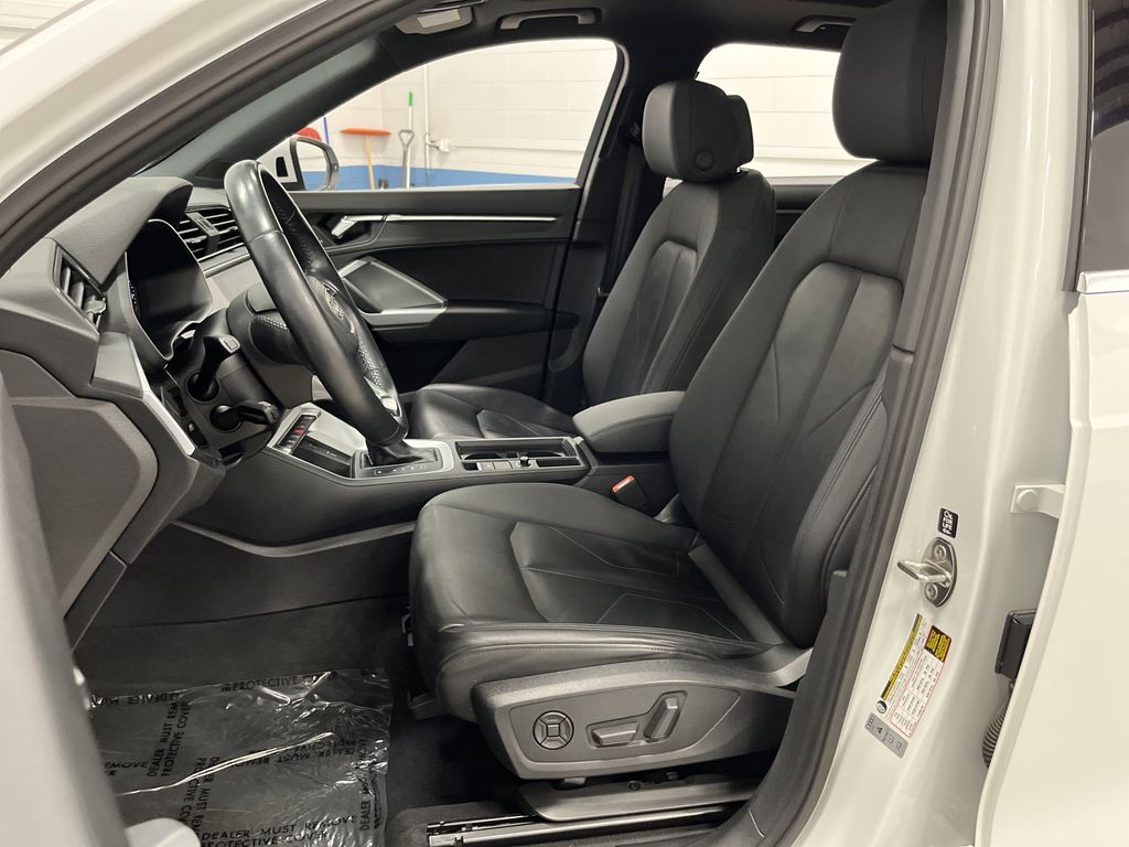 2020 Audi Q3 45 TFSI S line Premium photo 4
