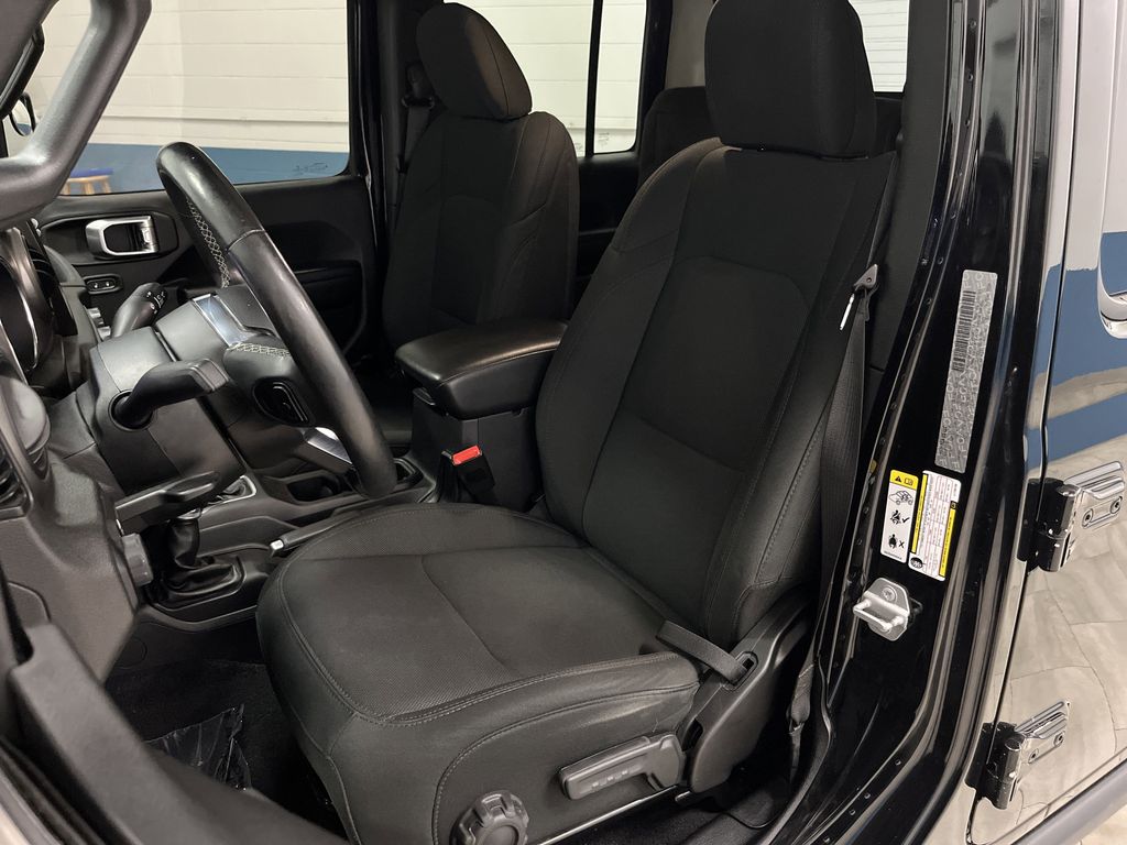2020 Jeep Gladiator Sport photo 4