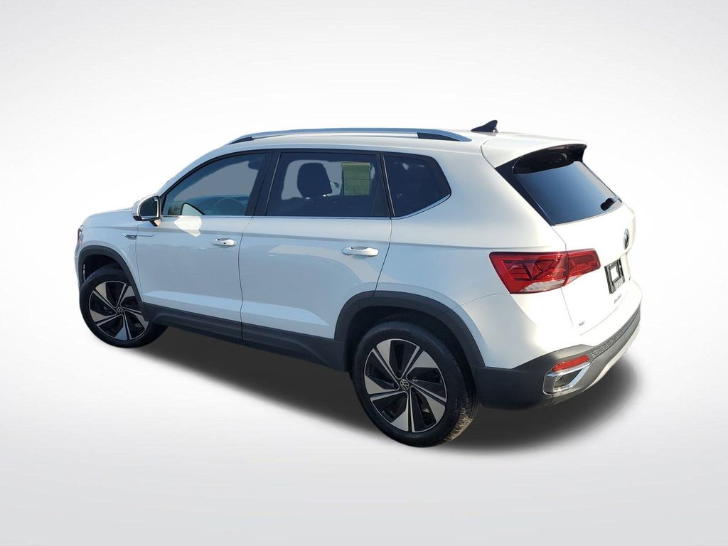 2024 Volkswagen Taos SE photo 3