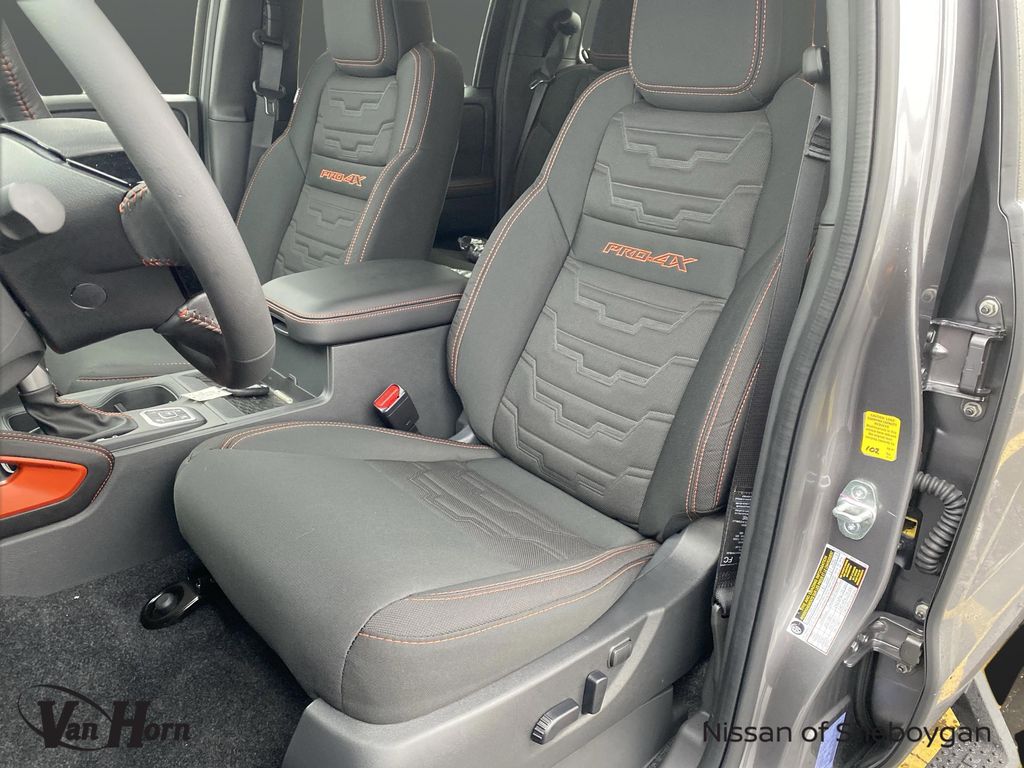 2026 Nissan Frontier PRO-4X's photo