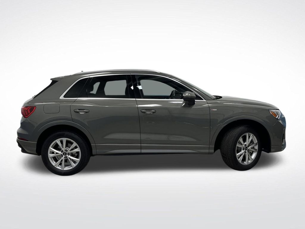 2024 Audi Q3 45 TFSI S line Premium photo 2